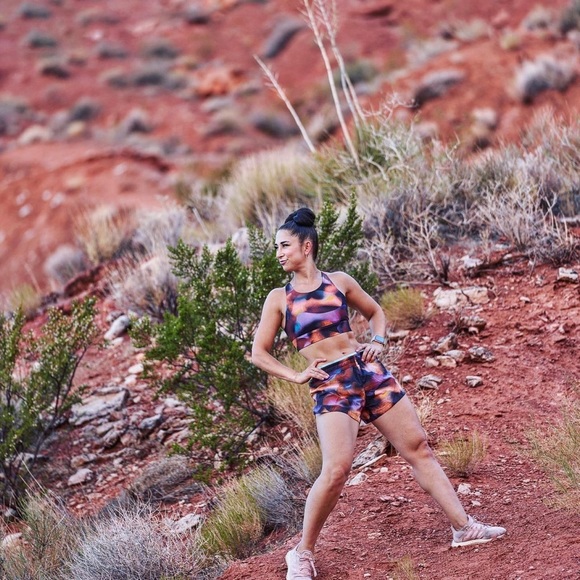 Fabletics Breathe Mid-Rise Run Short Small - Picture 7 of 7